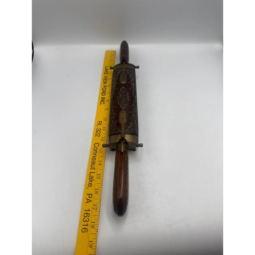 Unbranded vintage hand